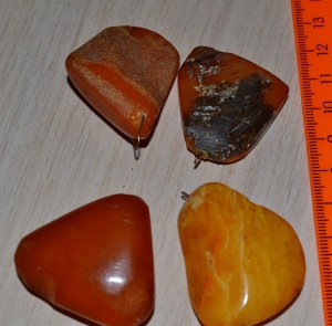 янтарные кулоны