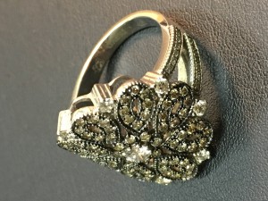 Новое кольцо фирмы GAFRI с цветными бриллиантами. Красивое!