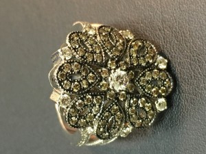 Новое кольцо фирмы GAFRI с цветными бриллиантами. Красивое!