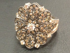 Новое кольцо фирмы GAFRI с цветными бриллиантами. Красивое!