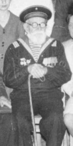 Герой с крейсера "ВАРЯГ" Ф.Ф.СЕМЁНОВ.. 3 фото и некролог.