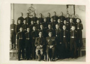 Суворовцы с преподавателями. На погонах Св СВУ.