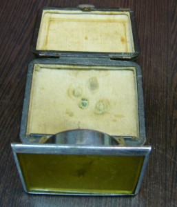 Часы-будильник Kienzle карманные в футляре