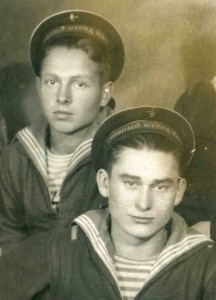 Группа моряков. г.Кронштадт. 7 ноября 1946 г.