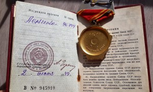 Два Ильича блюдца номера через 40 (96664 и 96704) на женщин