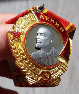 Два Ильича блюдца номера через 40 (96664 и 96704) на женщин