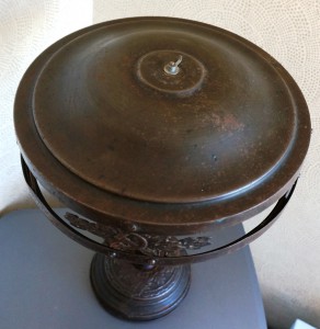 Настольная лампа наркомовская.