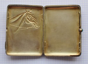 Портсигар серебряный  Лошадка