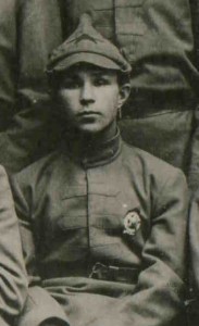 Взвод красных курсантов во главе с комвзвода И.Поляковым.