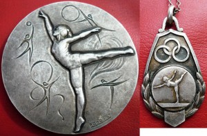 Медаль и жетон спорт., 3 кольца?