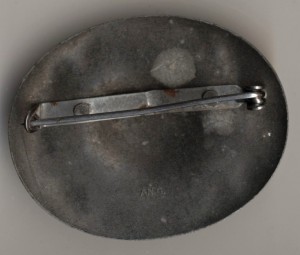 Памятная брошь для девушек Имперской службы труда