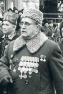 Дважды ГСС ФЁДОРОВ со товарищи на параде.