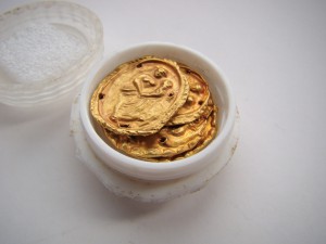 Старинные золотые украшения.