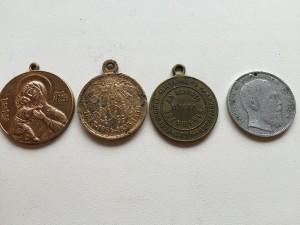 Три медали и жетон! Помогите определение, оценка!