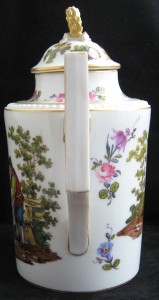 Кофейник красивый конца 18-го века.