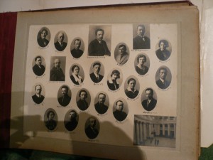 Выпускной альбом врачей 1928 года  2 го МГУ..ОЧЕНЬ КОЛОРИТЕН