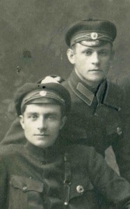 Нач.милиции Золочевского р-на с сотрудниками. № 2. Знаки.