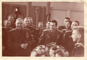 Летчик-космонавт Быковский В.Ф. на встрече с нахимовцами.