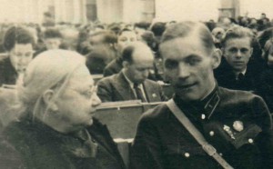 Н.К.Крупская. 3 снимка.