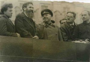 Ворошилов среди Челюскинцев. Москва,1934 г.  2 снимка.