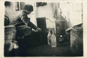 Самогонщики в Советской России. 3 фото.