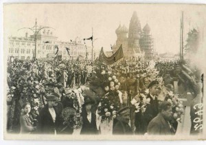 Похороны жертв взрыва в Леонтьевском переулке в 1919 г. 6 шт