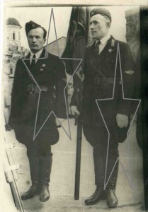 М.М.ГРОМОВ со знаменем у Академии им.Жуковского.