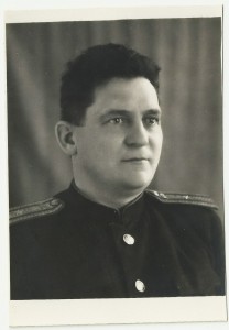 Железнодорожники. Генерал,Женщина, Форма. разные эмблемы.