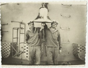 Матросы у Рынды " Адмирал Сенявин" !!!