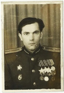 Офицер с  3-я Орденами Славы.