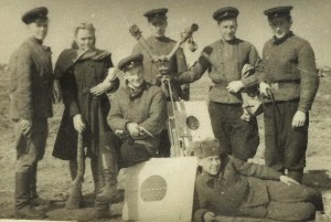 Военные с Оружием. Тема!