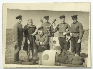 Военные с Оружием. Тема!