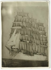 Учебное Судно " Седов ".