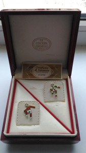 ДВА ЗНАЧКА ФУТБОЛИСТА ЗОЛОТО 750 ПРОБА ИТАЛИЯ 1990г