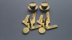 ДВА ЗНАЧКА ФУТБОЛИСТА ЗОЛОТО 750 ПРОБА ИТАЛИЯ 1990г