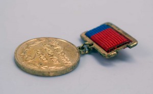 Знак ЗАСЛУЖЕННЫЙ ЭКОНОМИСТ РСФСР клеймо МД ОТЛИЧНЫЙ!