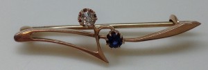 Элегантная золотая брошь с сапфиром и бриллиантом