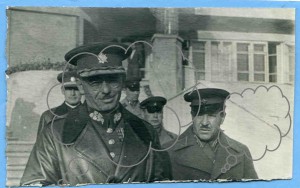 Чехосл.ген.Лупса (?) и Геккер у здания Наркомата Обороны.