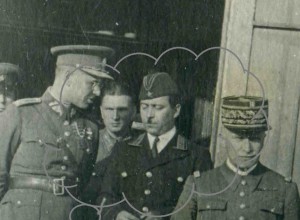 Глава фр.воен.миссии ген.Швайцгуб у здания Наркомата Обороны