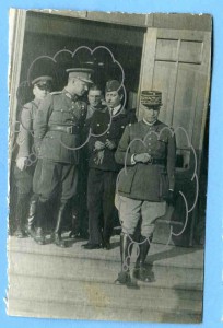 Глава фр.воен.миссии ген.Швайцгуб у здания Наркомата Обороны