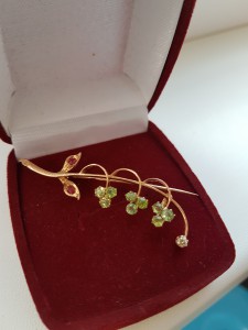 Брошка с демантоидами ЗОЛОТО 56