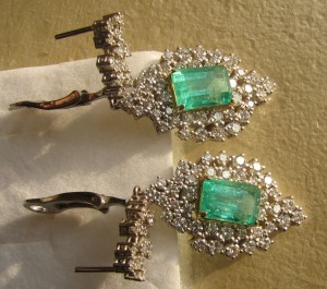 Красивые серьги с большими изумрудами