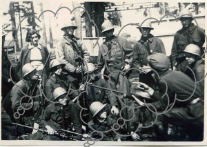 Пионеры (Украина) за обсуждением стрелк.соревнований. М,1934