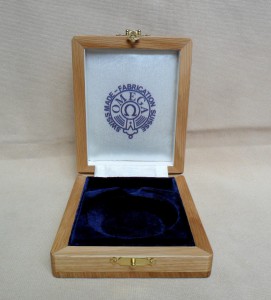 футляр для карманных часов из массива дуба