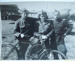 военные,самолет,велосипед.чехословакия 1945