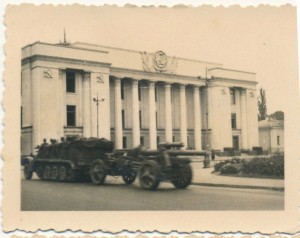 Немцы возле Верховной Рады, Киев