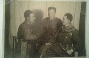 Фотография "Трое военных".