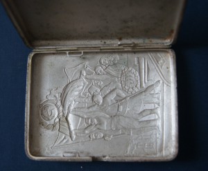 Портсигар агитационный СССР соцреализм