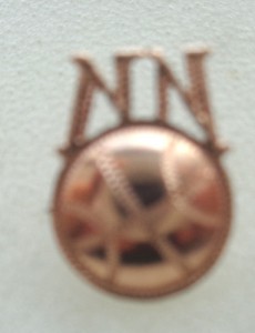 Знак из золота баскетбольной команды Норильский Никель.