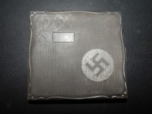 Портсигар. небольшой.интересный